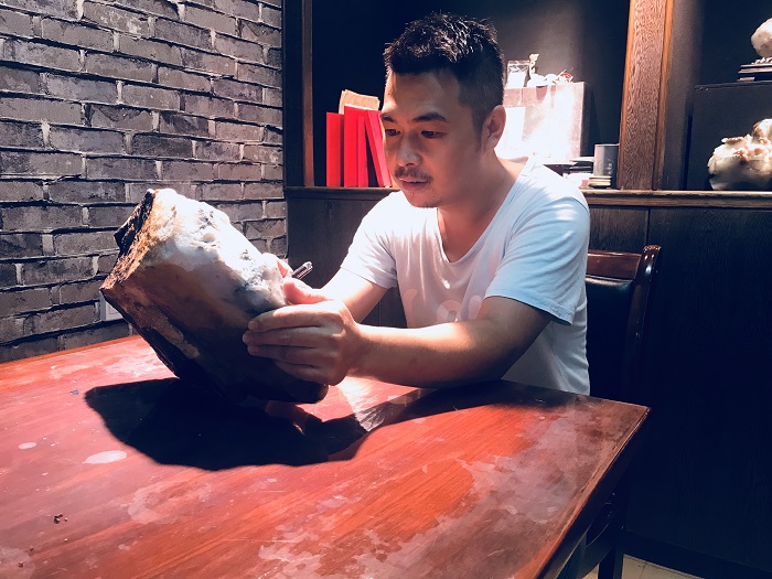 玉雕师陈时云|  博采众长琢红玉   锐意创新守灵根