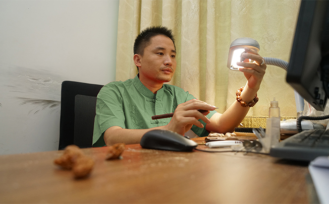  核雕工匠杨辉：化腐朽为神奇  善体察在心境