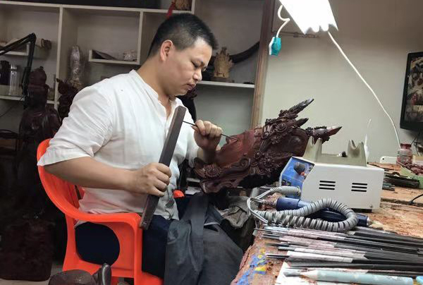 木雕工艺艺术家陈智矿：清刀细琢磨  成品见功力
