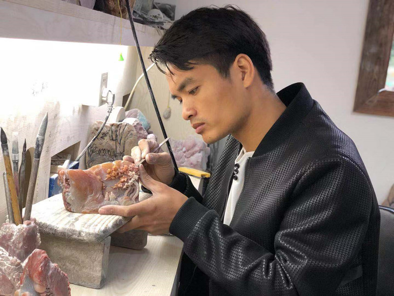 雕刻艺术家林永鹏：雕刻注重艺术在心，技术在意