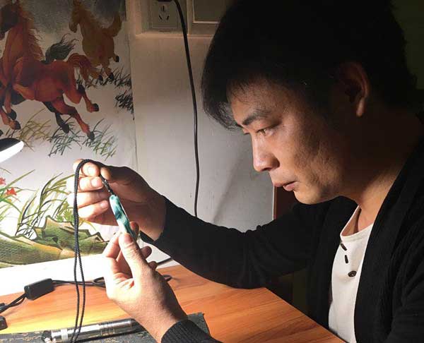 漫漫长路玉雕生涯，吴坤玉雕师