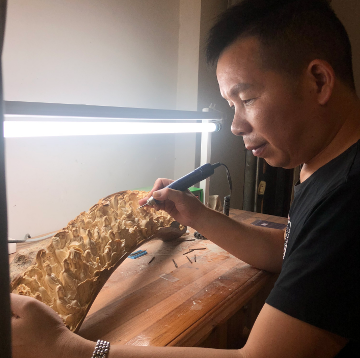 “事无巨细，事必躬亲”，肖春炎牙雕艺术