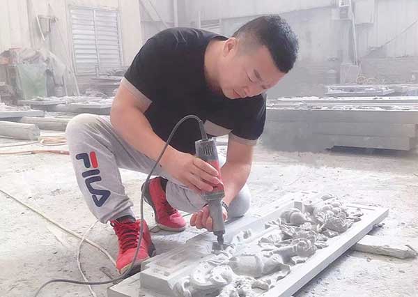 张明法(石雕)