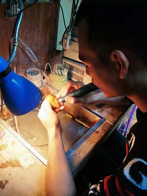 弘扬玉雕文化，传承艺术匠心--记玉雕匠人陈建华