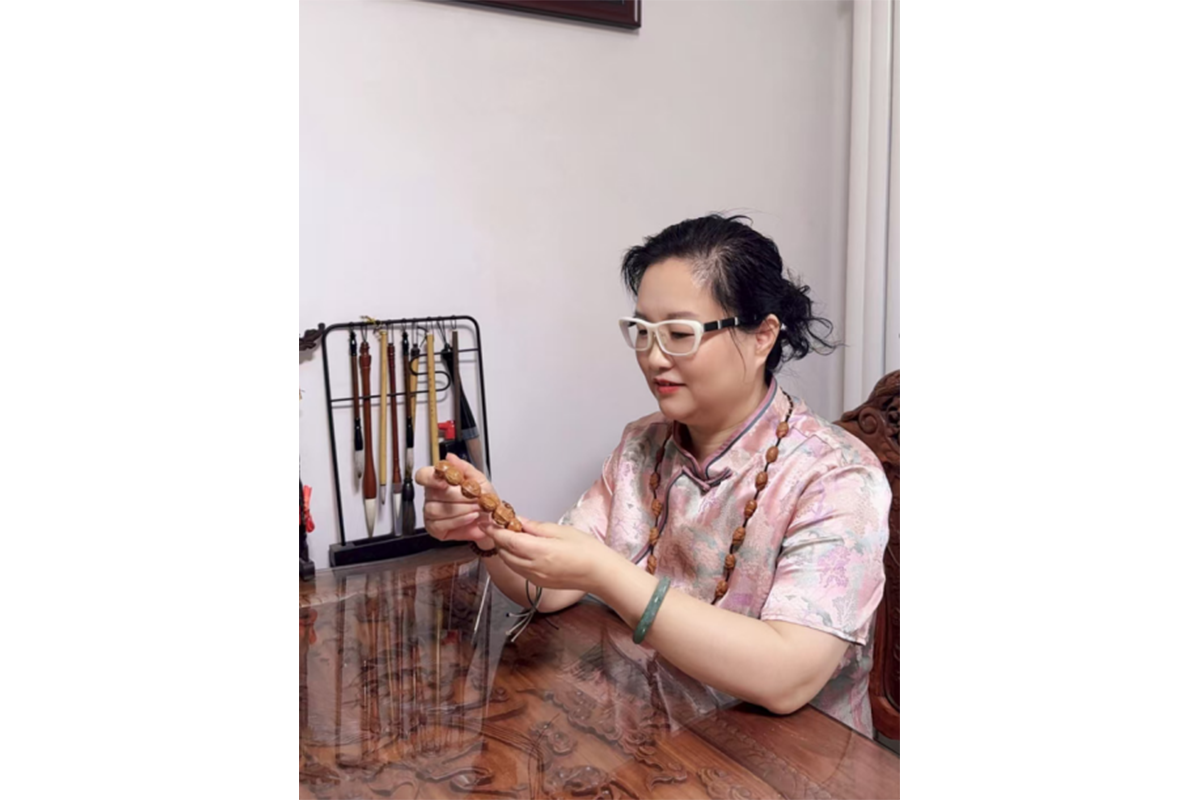 妙凡(橄榄核雕刻师)