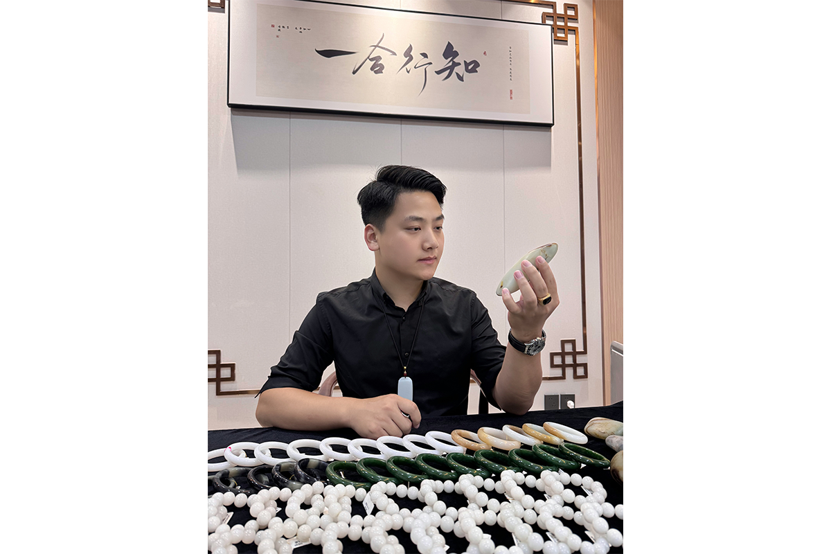 胡耀威(和田玉鉴定评估师)