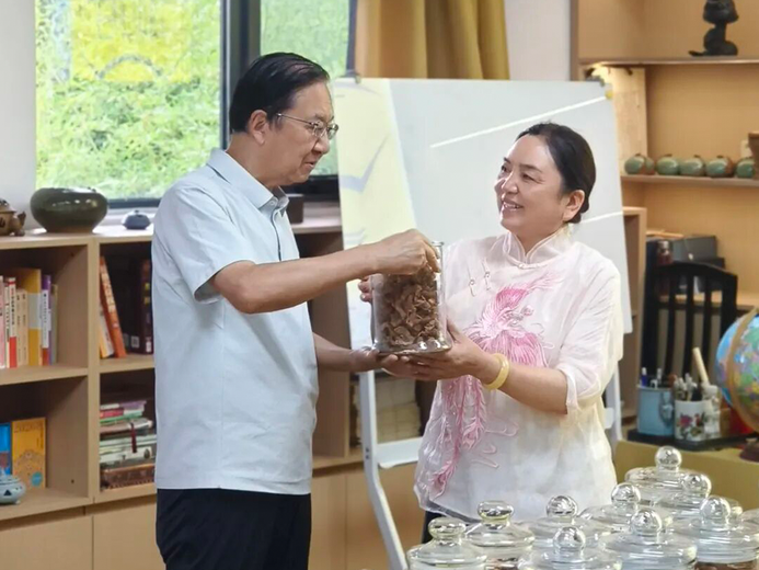 国医泰斗赋能非遗传承｜张其成教授探访洛阳牡丹香养文化
