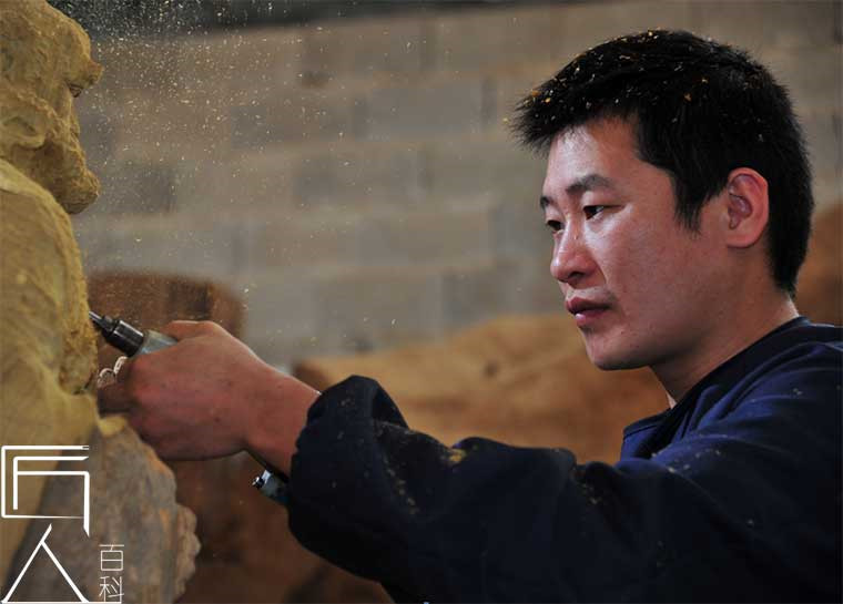 化腐朽为神奇，记广西工艺美术大师潘葵快意木雕人生