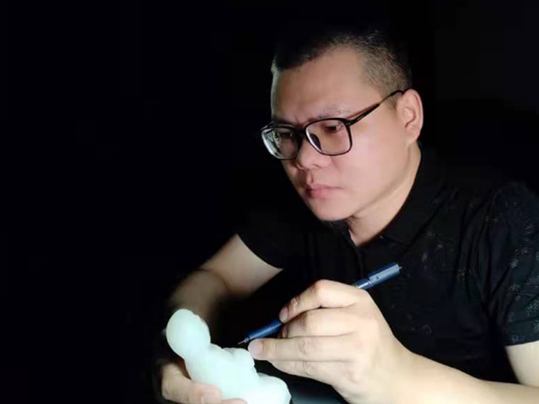 浅析玉雕对象的个性塑造——张文亮