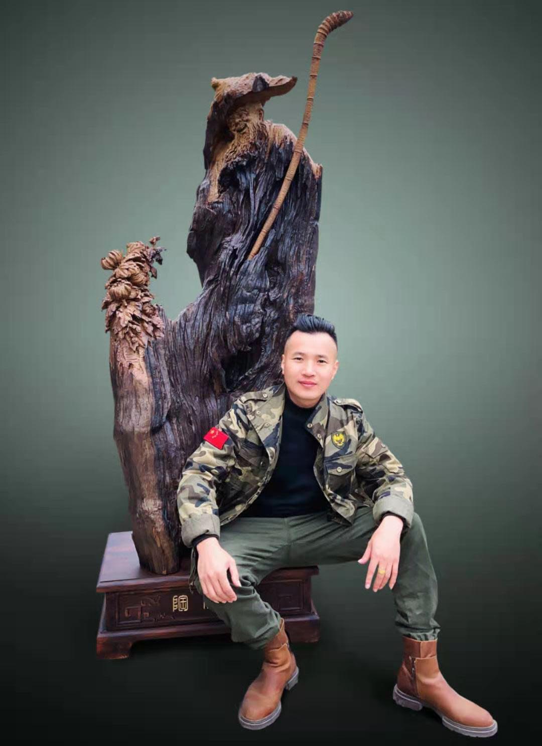 古朴凝重，顺应自然－记广西工艺美术大师周洪洋古沉木雕刻艺术