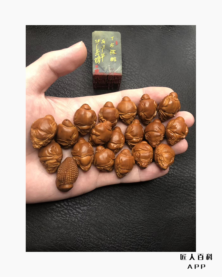 丁方(核雕)的作品-8.jpg