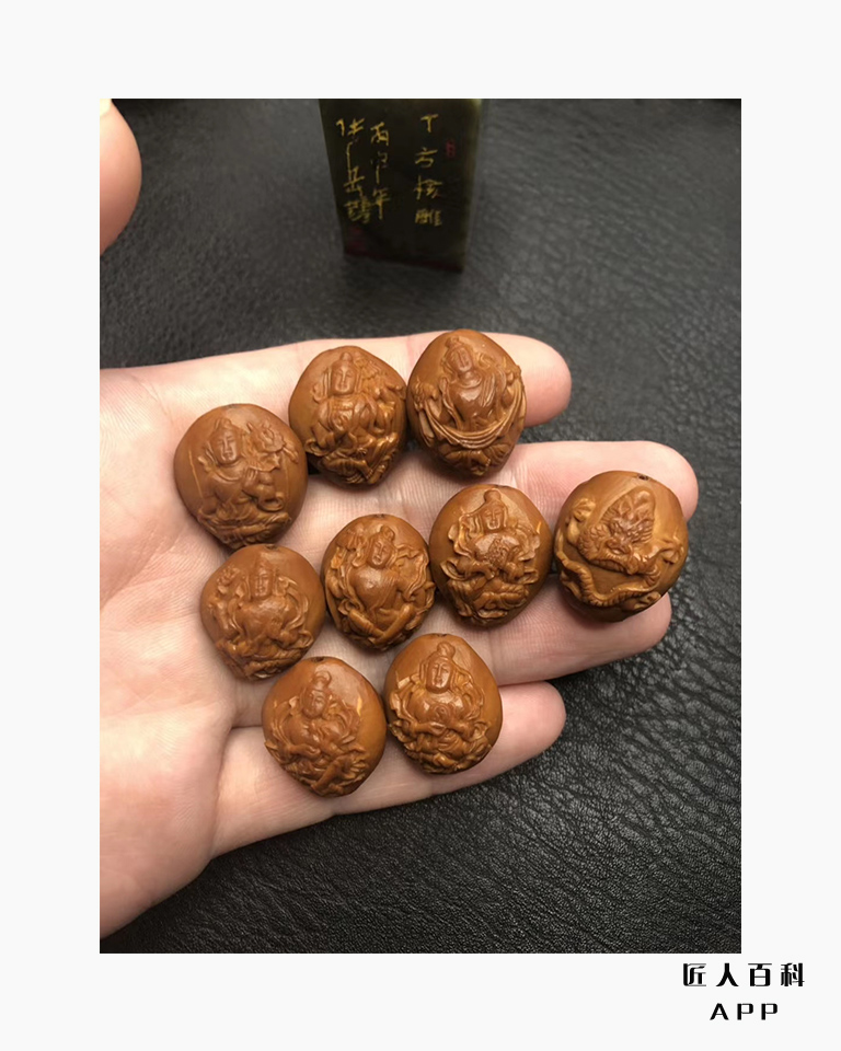 丁方(核雕)的作品-3.jpg
