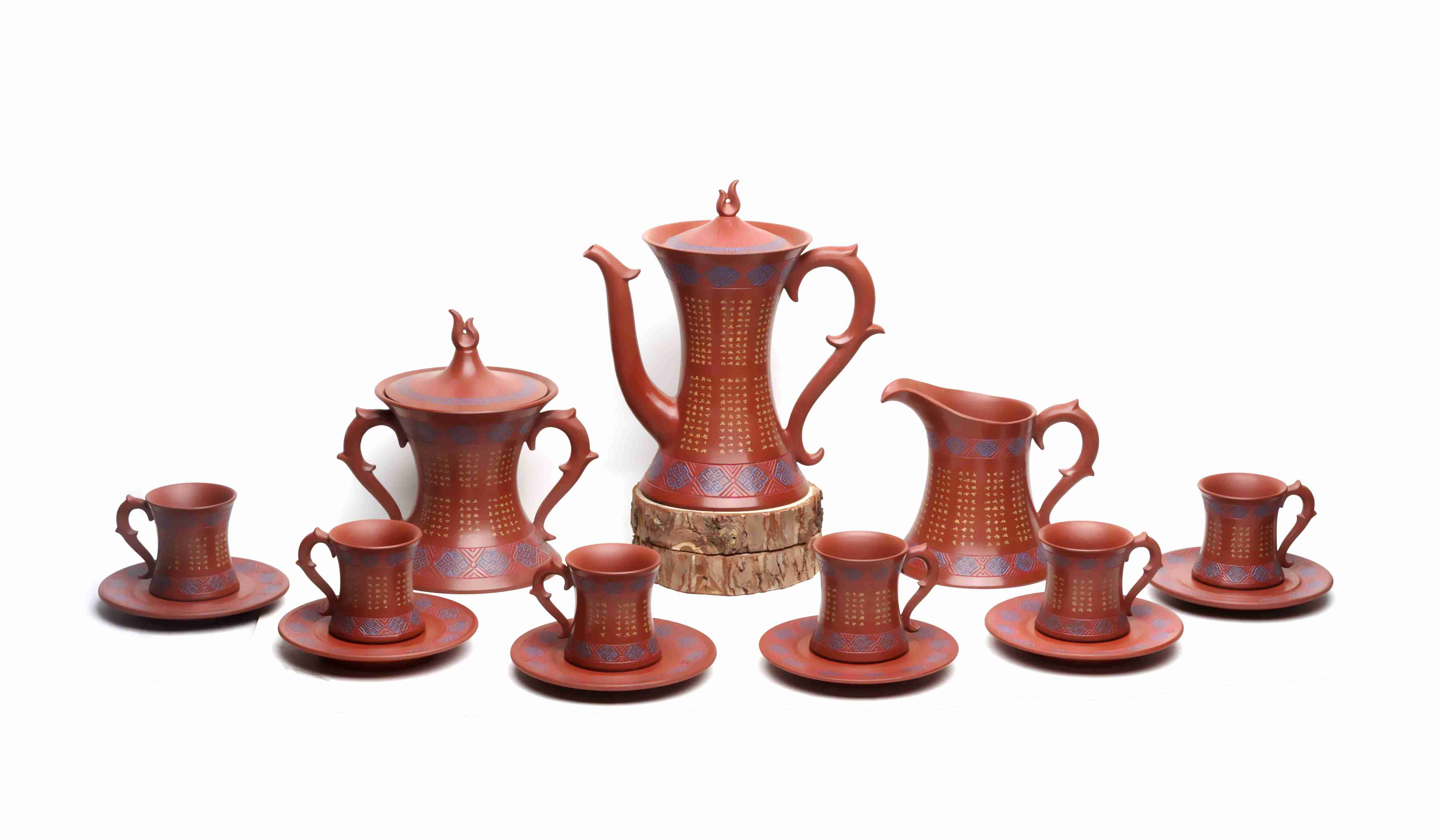 《龙凤呈祥》获"百花杯"中国工艺美术精品奖金奖; 2019年坭兴陶作品