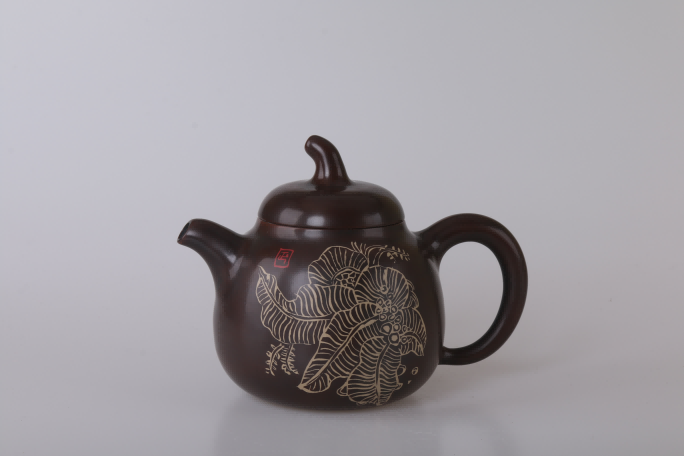 罗熙的作品-罗熙陶艺作品《千秋大业----紫陶壶》