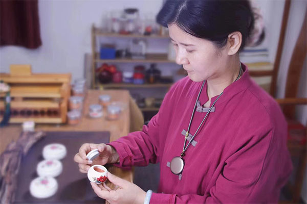 王丽华(華馨)