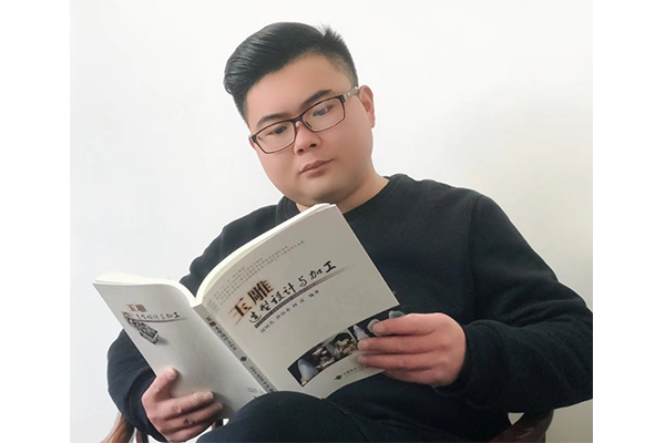 张帆(河南省玉石雕刻艺术大师)