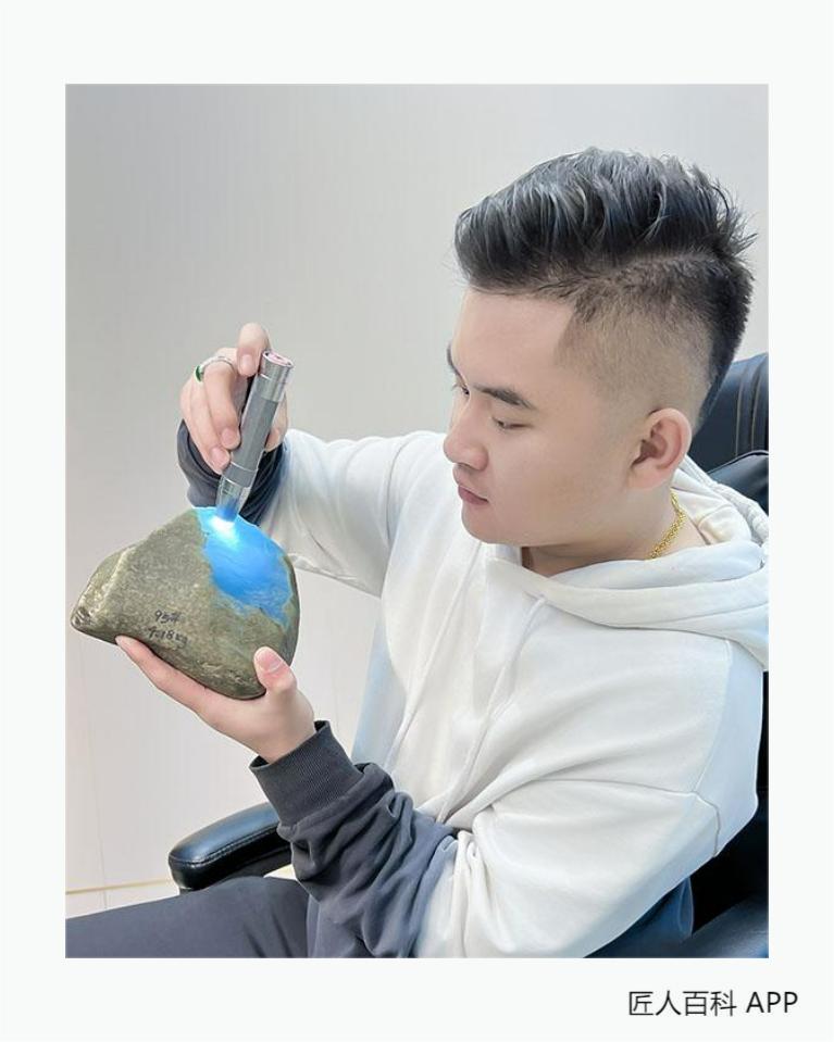 老蒋翡翠蒋俊杰(高级珠宝鉴定师)的作品-蒋俊杰鉴定师