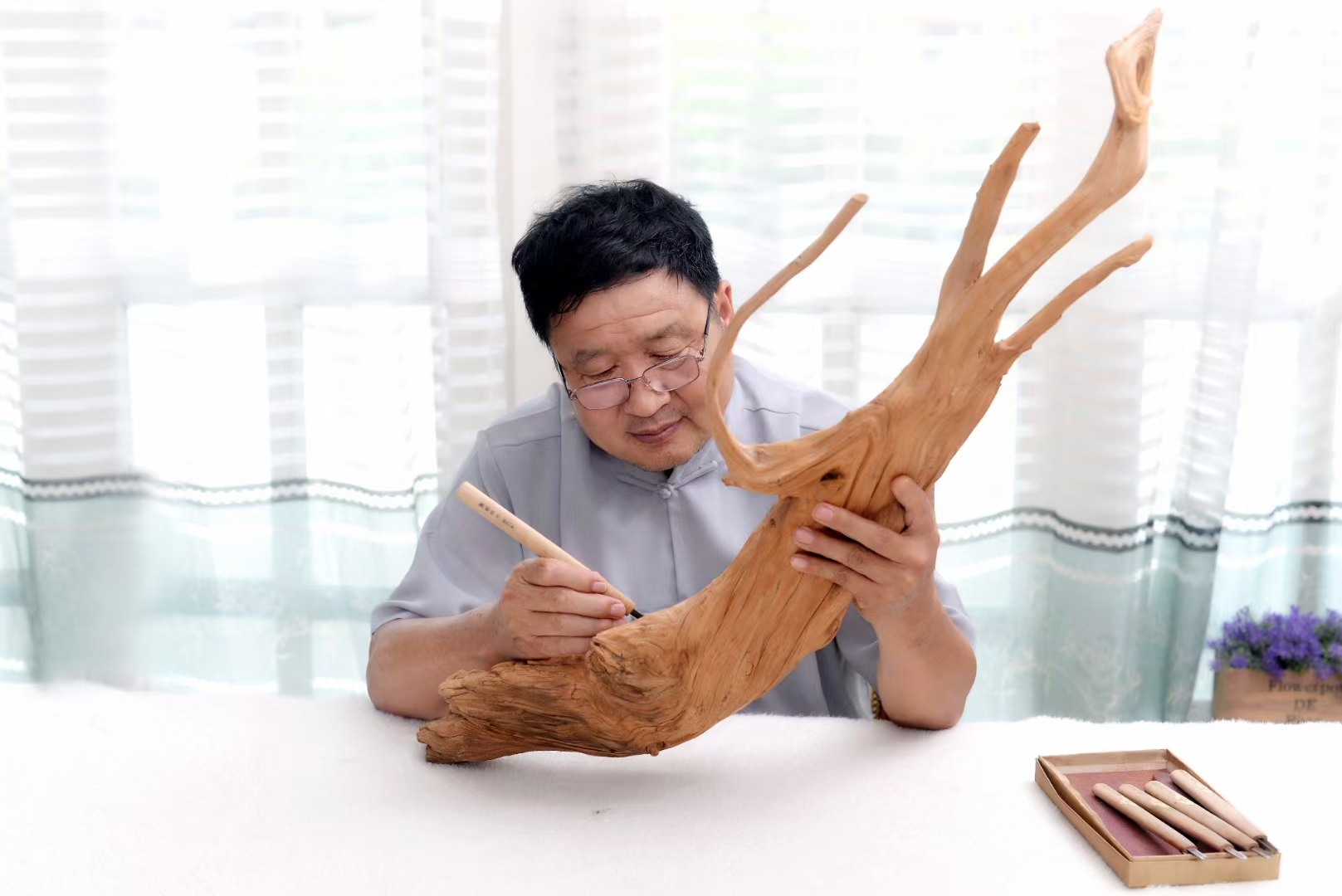 巩振新